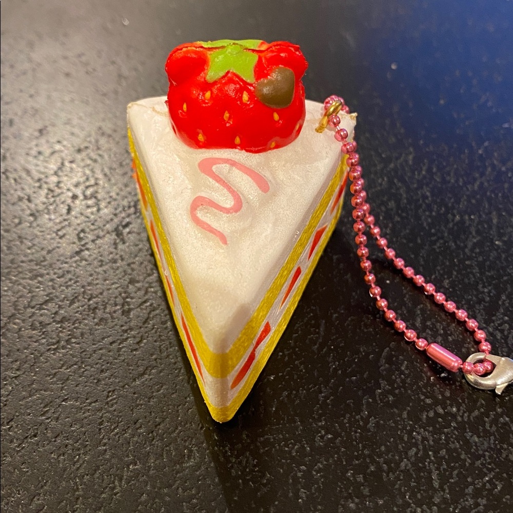 Creammicandy mini bear strawberry cake slice squishy toy - Picture 2 of 4